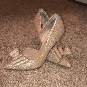 Betsey Johnson gold bow heels